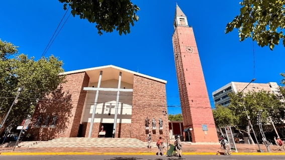 Sepulcro de Fray Santa María de Oro y Plaza 25 de mayo (Plaza Mayor)